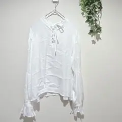 【ヘザー】ホワイト フリル袖 リボン付き前ボタンシャツ　フリーサイズ