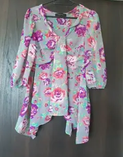再値下げしました✨VIVAYOUビバユー華やかな花柄のブラウス
