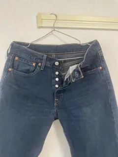 Levi's ダークブルー ストレートジーンズ