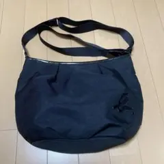 【限定値下げ】アニエスべーショルダーバッグ　ワンポイントロゴ　ブラック