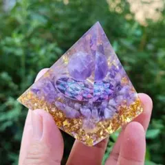 オルゴナイト　ピラミッド型　水晶　金箔　クリスタル　E