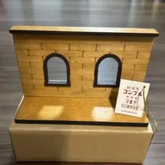 デコレ　コンコンブル　アーチ窓のある壁