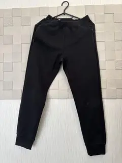 150cm ジッパーポケット付き黒長ズボン