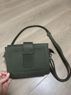 オリーブグリーン ショルダーバッグ 合成皮革