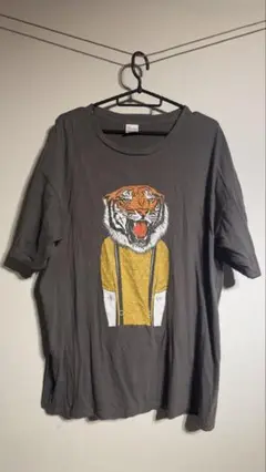 トライラスト付きグレーTシャツ 3XL