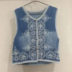 美品　しまむら　レディース　刺繍　ベスト　デニム　おしゃれ　女の子　模様　可愛い