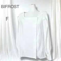 極美品　ビフレスト長袖ブラウス サイドボタンアシメントリー　スクエアネック 白
