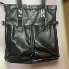 黒のレザーショルダーバッグ