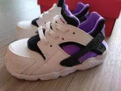 NIKE　HUARACHE　スニーカー　ホワイト/ブラック/パープル　箱付き
