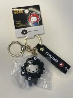 万博 黒ミャクミャク サンリオ キーホルダー 黒なりきり ぽちゃこ