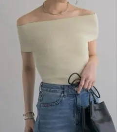 NEUNA ハーフスリーブオフショルトップス