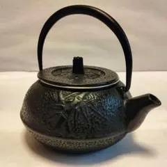 鉄急須⑩ 松竹梅?