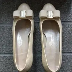 フェラガモの女性用靴ヴァラ