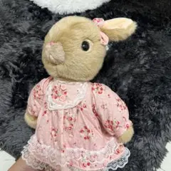 花柄ドレスのウサギぬいぐるみ