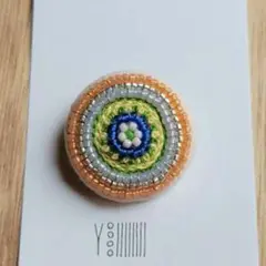 カラフル刺繍のひだまりブローチ