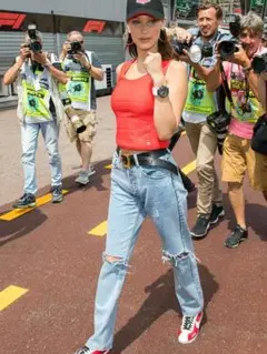 Chanel トップ 赤