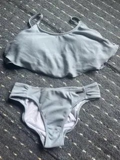 水着　ビキニ　水色