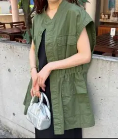 【WEB限定/人気商品】ディスコート スタンドネックミリタリーベスト　カーキ