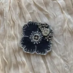 ミナペルホネン　サリースコット　ハンドメイドブローチ