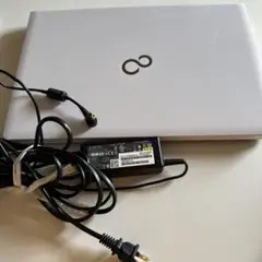 富士通 ノートPC AMD A4 ホワイト　FMVA40D1WJ ACアダプタ付