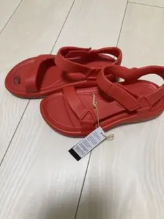 新品未使用テバtevaサンダルサイズ22センチラバーサンダル