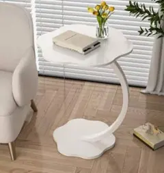 ホワイト花びら型サイドテーブル