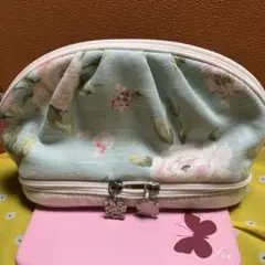 ローラアシュレイの化粧品ポーチ