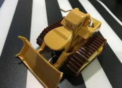 新品カーズ ミニカー　チュイ　ブルドーザー