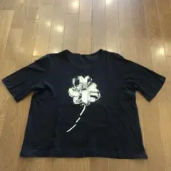 日本製　綿100% 黒の花プリント半袖Tシャツ　ストレッチ