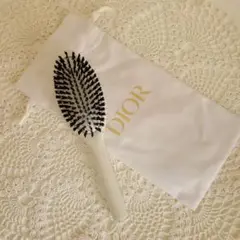 DIORプラチナ会員ノベルティ　ヘアブラシ　ヘアミスト　ショッパー付き DIOR プラチナ会員 ヘアブラシ&ヘアミスト<ショッパー付き