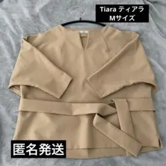 TIARA ティアラ　ベージュ 五分袖 トップス
