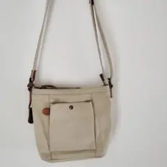 ベージュ ショルダーバッグ