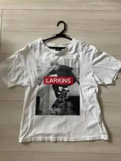 LARKiNS グラフィックプリント Tシャツ