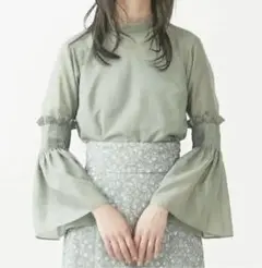 ラグナムーン シアーカフフレアーブラウス 春服