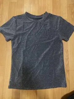 黒のラメ入り半袖Tシャツ