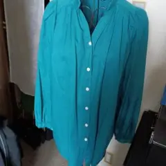 ターコイズ色 長袖シャツ 前開き