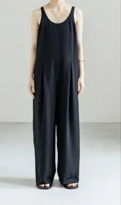 新品未使用　NEAU SLEEVELESS JUMPSUIT サイズ0