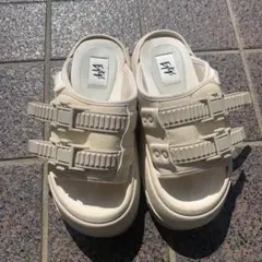 eytys 厚底サンダル