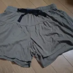 オリーブグリーン刺繍ショートパンツ