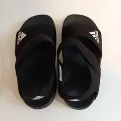 adidas ブラック サンダル