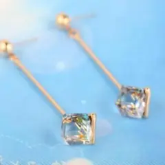 キューブスタッドピアス クリスタル ゴールド 人工石 アナ雪