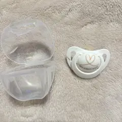 ヌーク　NUK おしゃぶり ハートマーク ケース付き　my first nuk