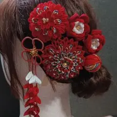 赤いお花の下がりの髪飾り＊つまみ細工　髪飾り
