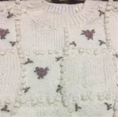 レトロ❔小花刺繍の可愛いセーター
