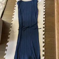 ユニクロ　タグ付き　プリーツワンピース