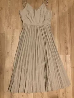 GU ジーユー　ノースリーブ プリーツ ロングワンピース ベージュ　M