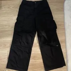 ブラックカーゴパンツ