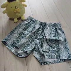 ヘビ柄ショートパンツ グリーン系　水着