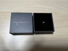 DANIEL WELLINGTON チャームピン Love