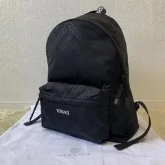 【新品未使用】 ヴェルサーチ リュック ナイロン グレカ柄 ブラック ロゴ